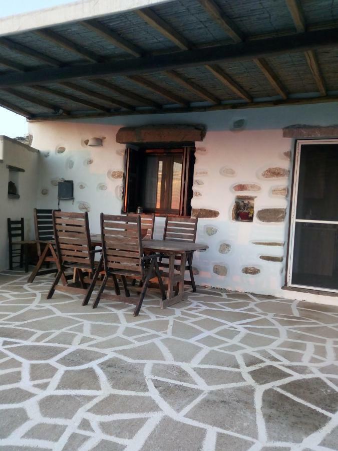 Traditional House Paros Sarakíniko Esterno foto
